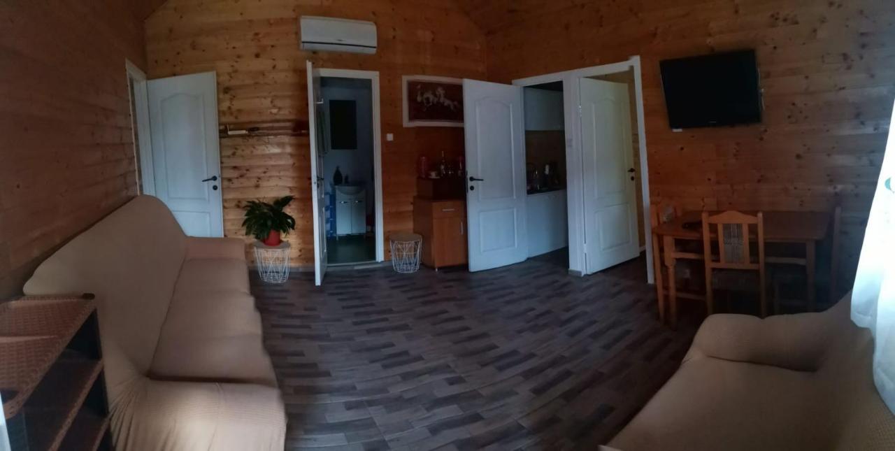 Cabana Oprisor Окна Сибиулуй Екстериор снимка